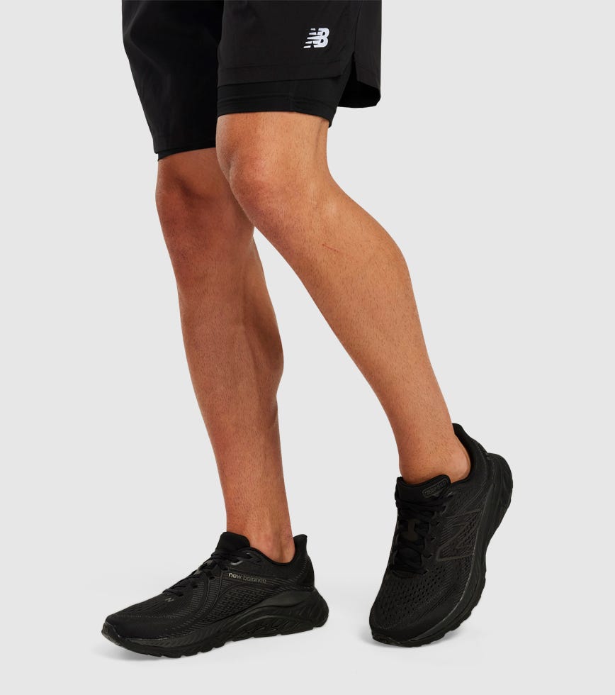 NEW BALANCE 860 V13 (2E) MENS BLACK BLACK | The Athlete display picture 1